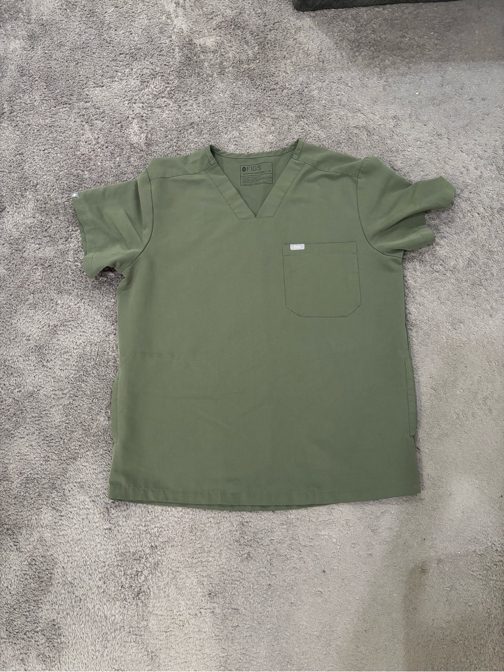 Men’s Medium FIGS Moss Scrub Top